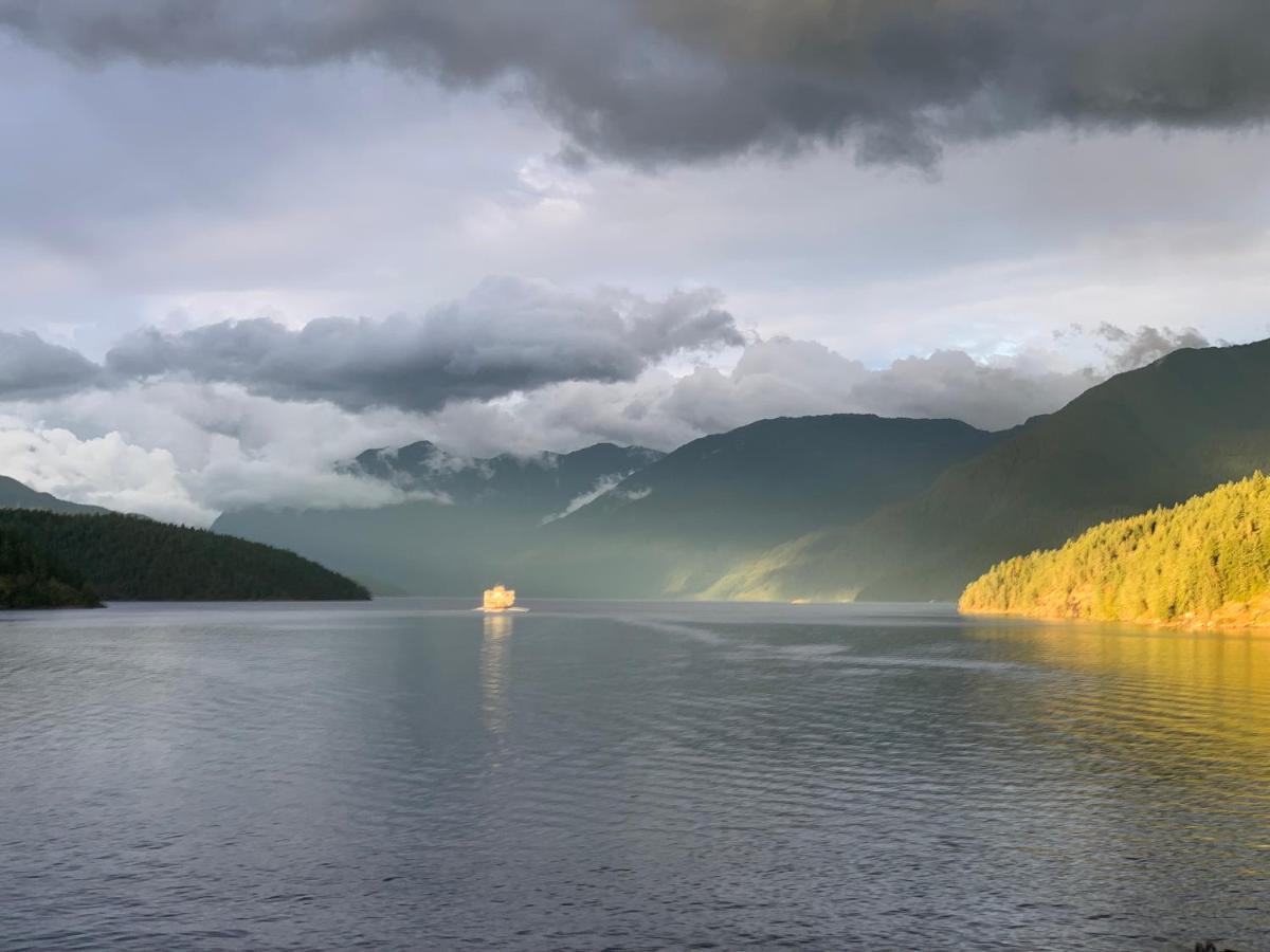 Earls Cove Orca View Bed & Breakfast Egmont Екстериор снимка